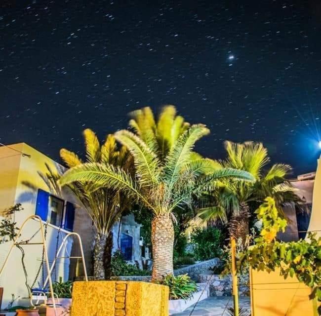 Anna's Place Rooms Irakleia  Exterior foto